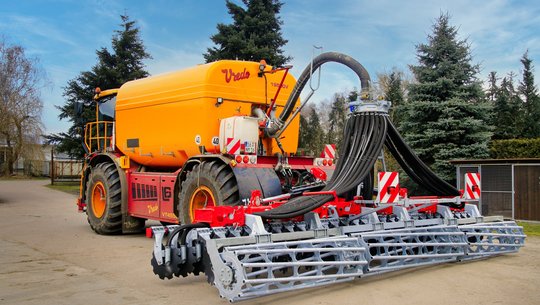 Volmer Engineering 7m Gülle Kurzscheibenegge am Vredo 